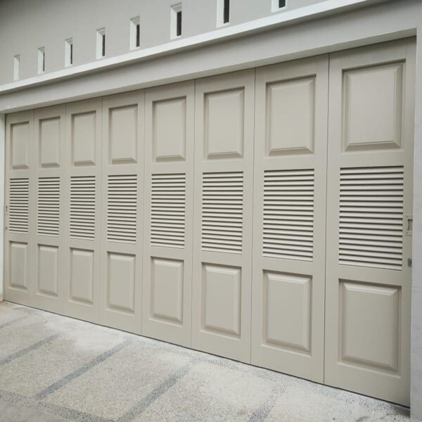 Pintu Garasi Panel - Jalusi
Warna : 102 (ivory)