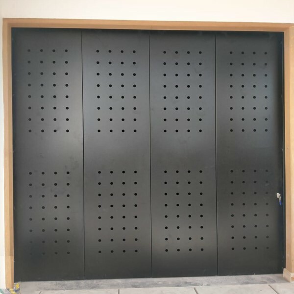 Pintu Garasi Modern Perforated
Warna : 603 (hitam kecoklatan)